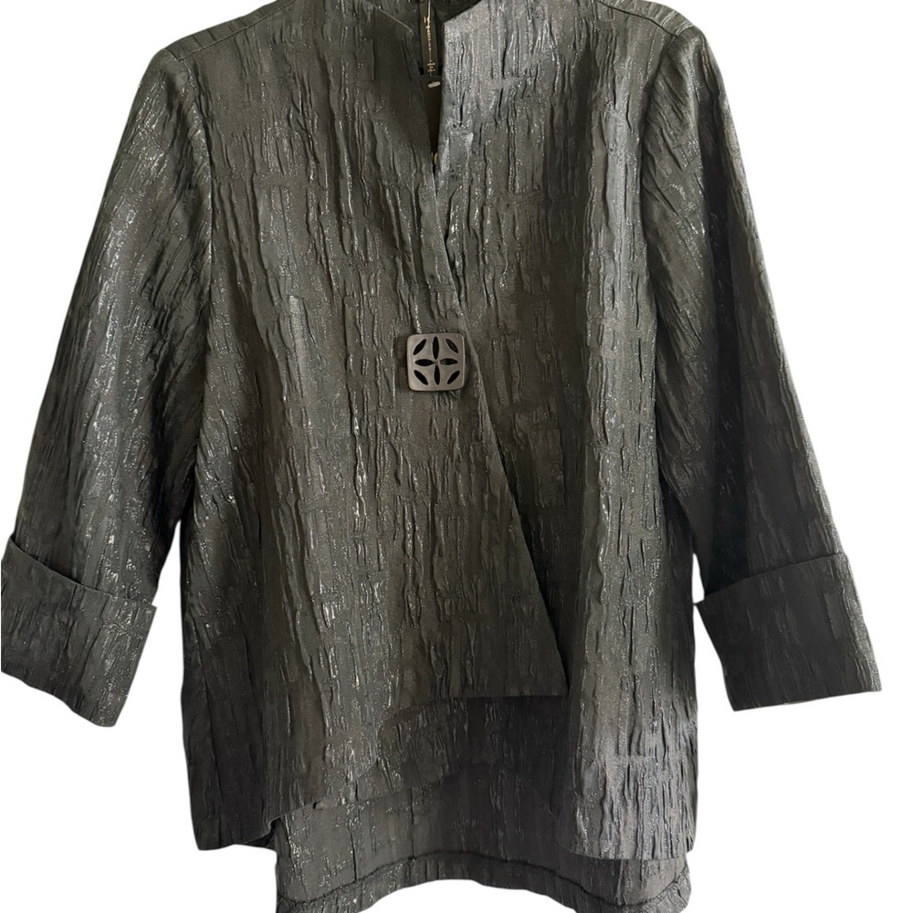 IC Stylish Black top. Asymmetric with a shimmer in it. Sz lg